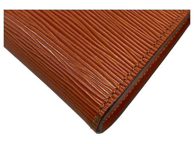 Pochette Epi Louis Vuitton Dorado - vista 4