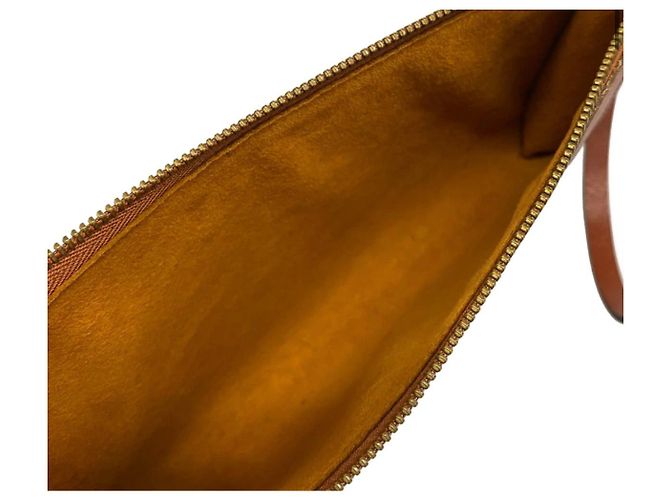 Pochette Epi Louis Vuitton Dorado - vista 9