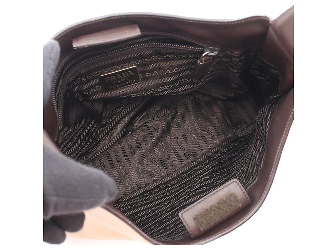 Borsa a tracolla Prada in pelle beige con chiusura a strappo - vista 3