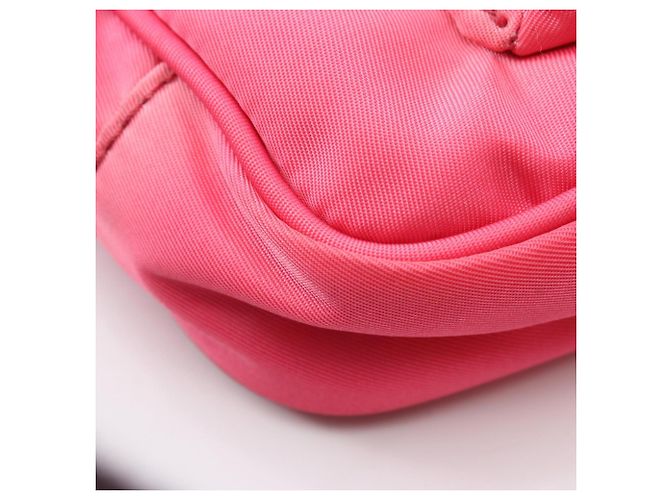 Borsa a mano in nylon rosa e pelle Saffiano Prada - vista 9