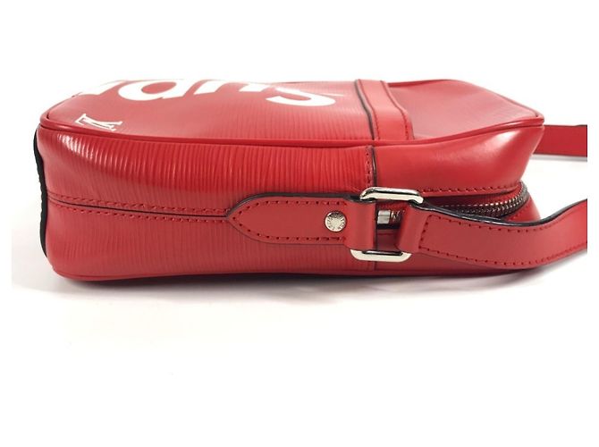 Borsa Danube PM in pelle Epi Louis Vuitton Bianco Rosso - vista 7