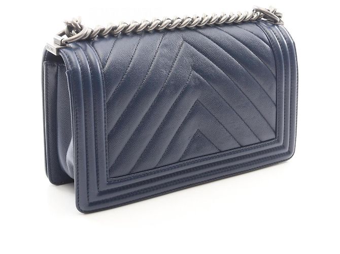 Borsa a tracolla Chanel Boy Chevron V-stitch Blu navy - vista 2