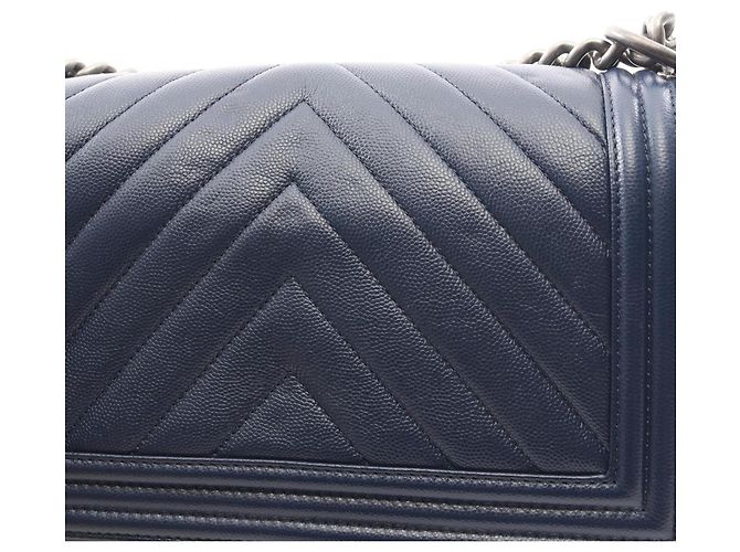 Borsa a tracolla Chanel Boy Chevron V-stitch Blu navy - vista 6