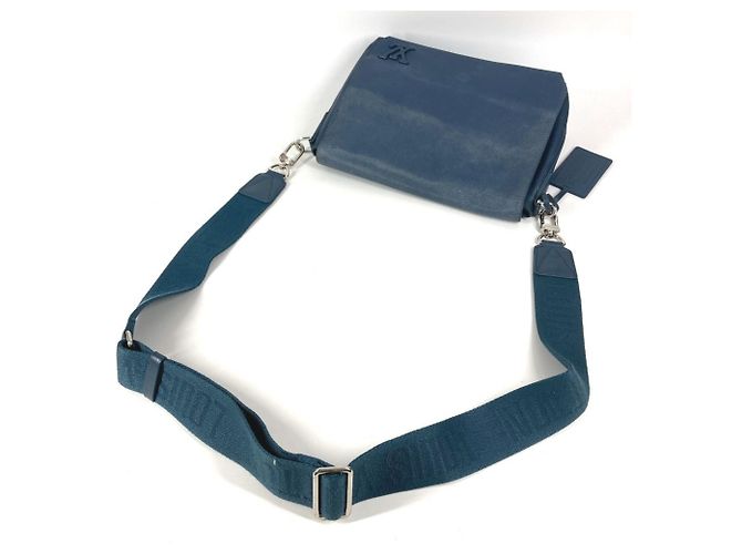 Borsa a tracolla Louis Vuitton Aerogram Takeoff Blu navy - vista 8