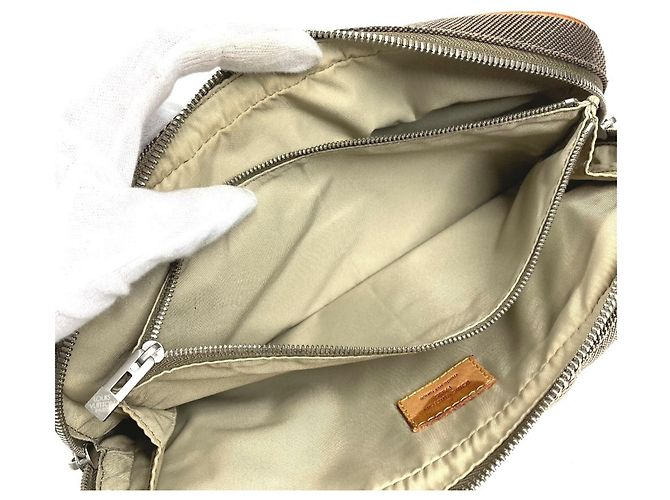 Borsa a tracolla Louis Vuitton Damier Geant Acrobat Cachi - vista 13