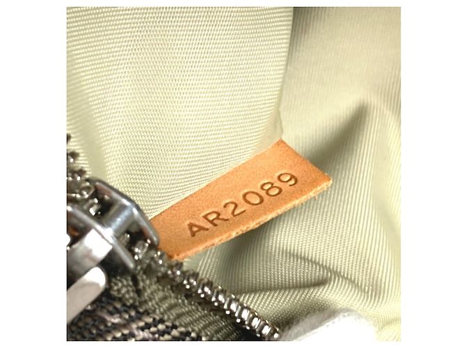 Borsa a tracolla Louis Vuitton Damier Geant Acrobat Cachi - vista 17