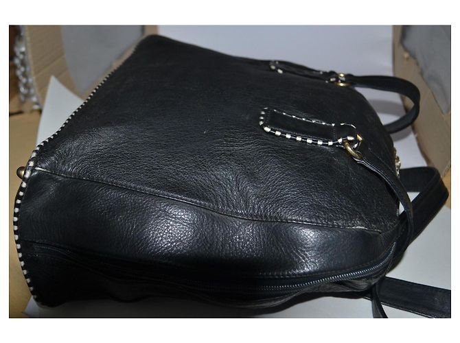 Valentino Garavani Black Leather Shoulder Bag - view 6