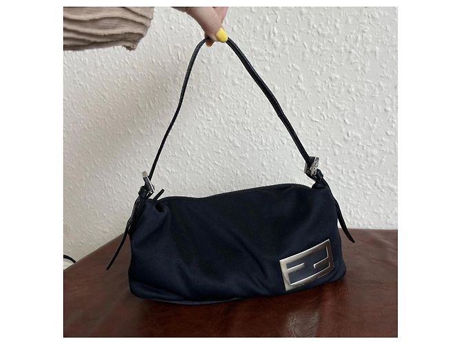Fendi Baguette Borsa in Nylon Nero - vista 11
