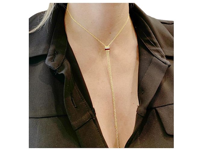 Collier Boucheron « Cravate Quatre Red Edition », 3 ors, céramique rouge, diamants. Petit modèle. - vue 5