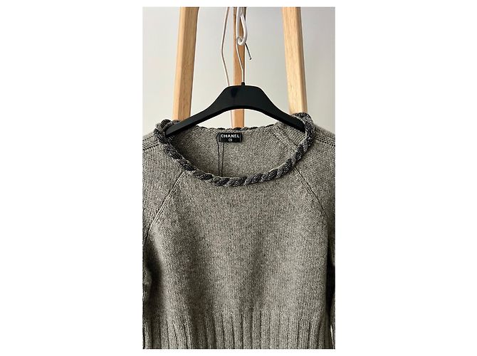 Chanel Pulôver de Cashmere Cinza com Pérolas - vista 2