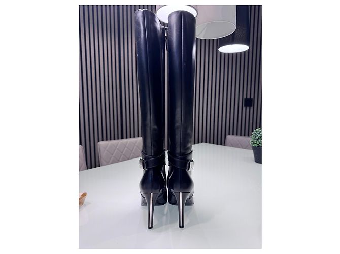 Louis Vuitton Botas Altas de Cuero Negro con Tacón - vista 2