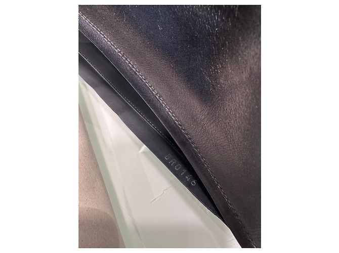 Louis Vuitton Botas Altas de Cuero Negro con Tacón - vista 6