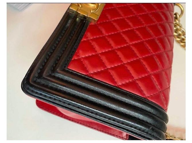 Chanel Boy Medium in agnello rosso Nero - vista 3