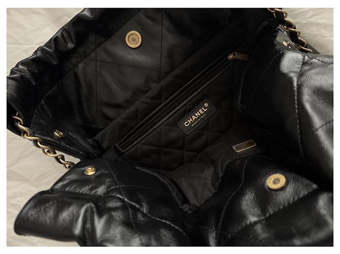 Chanel 19 Chanel 22 Borsa Shopper Medium in Agnello Nero - vista 12