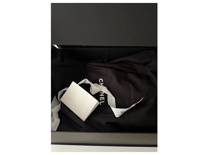 Chanel 19 Chanel 22 Borsa Shopper Medium in Agnello Nero - vista 15