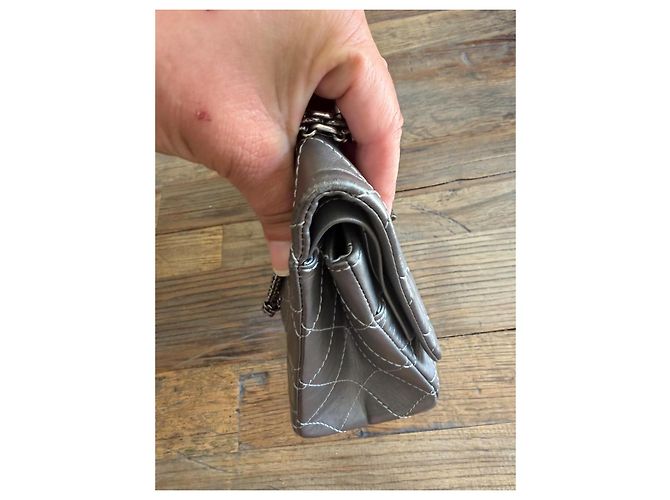 Chanel 2.55 Borsa a Patta Pelle Metallizzata Grigia Grigio - vista 15
