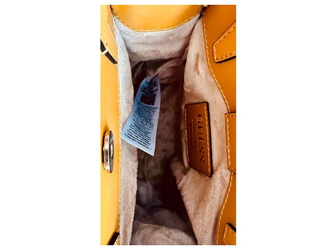 Bolso de piel Guess amarillo mostaza - vista 6