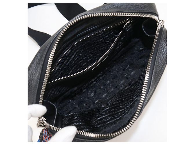 Borsa a tracolla Prada in pelle nera Nero - vista 3