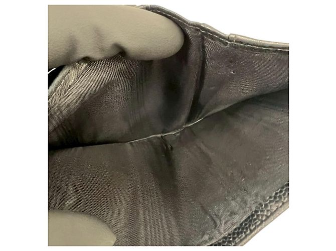Mini billetera bi-fold en piel de becerro granulado negro Chanel - vista 8