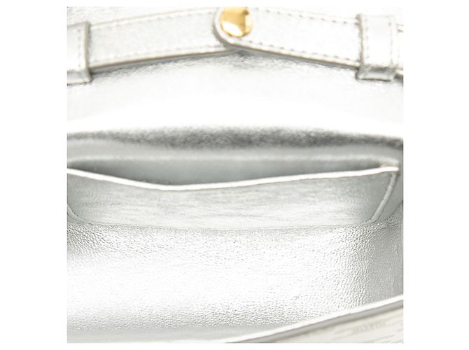 Céline Celine Claude Crossbody Mini Triomphe in pelle di vitello metallizzata argento - vista 4