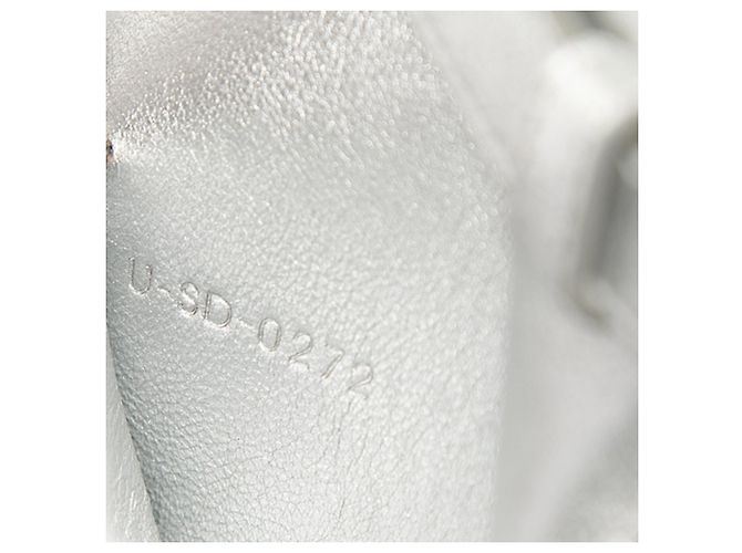 Céline Celine Claude Crossbody Mini Triomphe in pelle di vitello metallizzata argento - vista 6