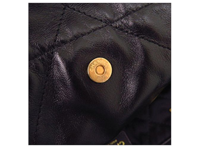 Chanel 22 Handtasche aus schwarzem glänzendem gestepptem Kalbsleder Small - Ansicht 8