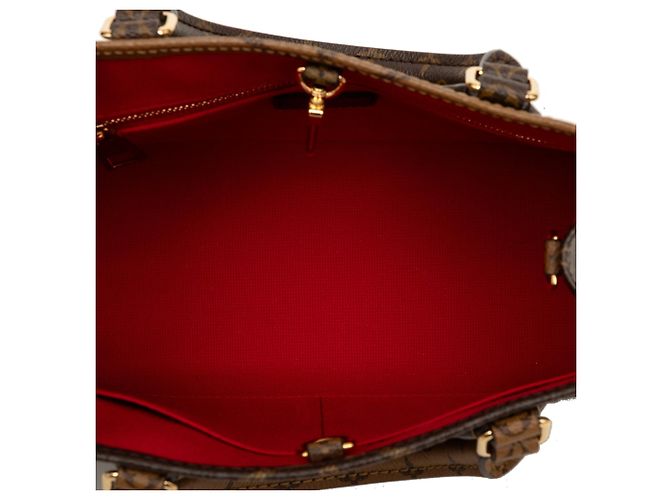 Louis Vuitton Marrone Monogram Reverse Giant OnTheGo PM - vista 4