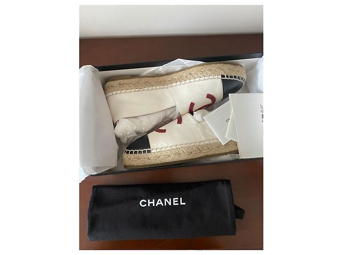 Chanel Espadrilles in pelle bianco e nero - vista 3