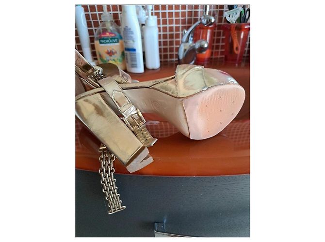 Sandali Versace in pelle dorata con tacco alto D'oro - vista 6