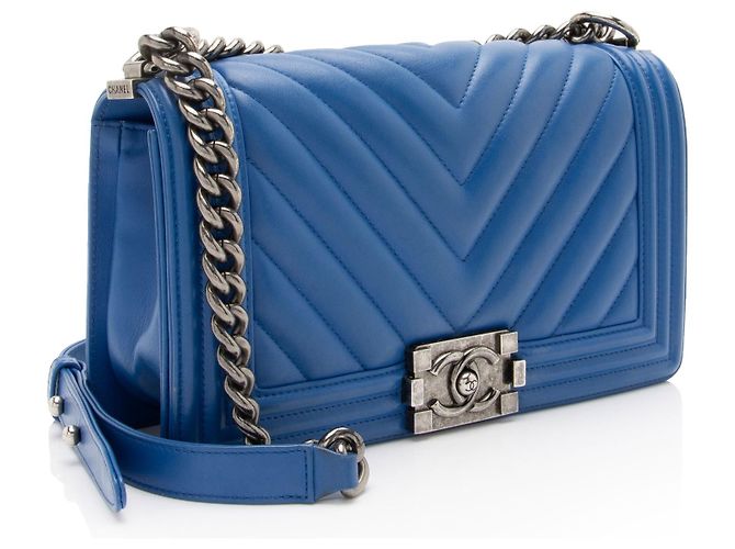 Borsa Boy Chanel Chevron in agnello Old Medium Blu - vista 2