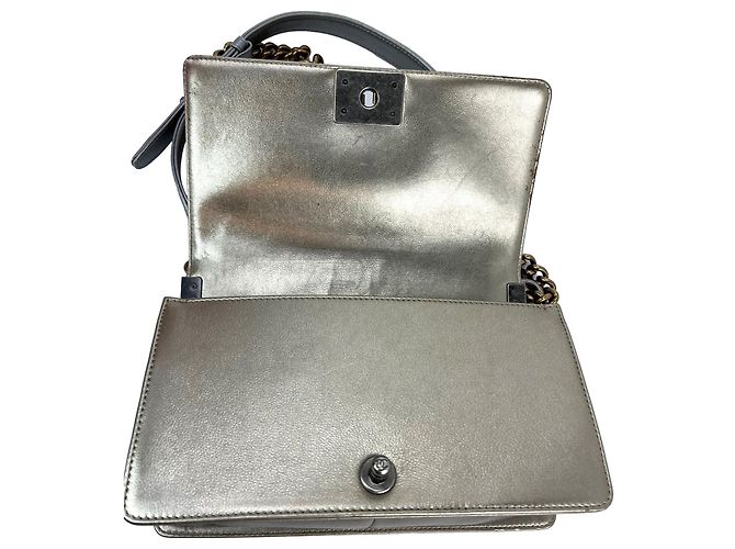 Borsa a tracolla Chanel Metallic Calfskin Quilted Medium Boy Flap Khaki Silver Argento Metallico - vista 10