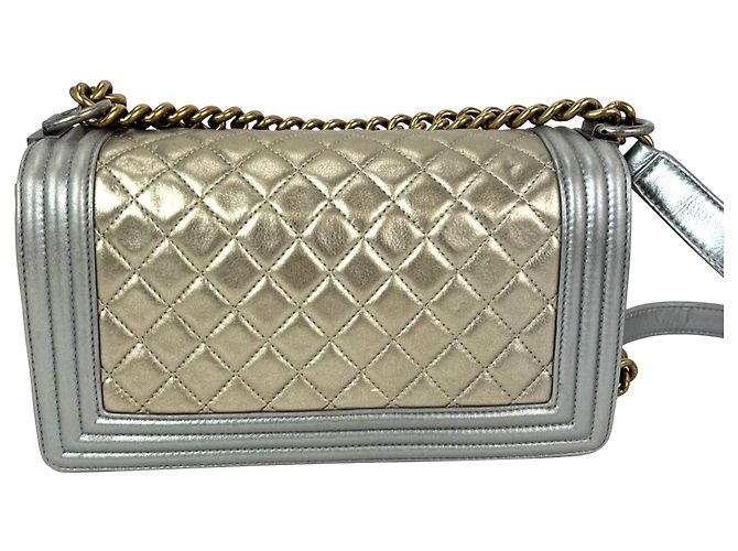 Borsa a tracolla Chanel Metallic Calfskin Quilted Medium Boy Flap Khaki Silver Argento Metallico - vista 2