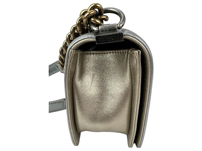 Borsa a tracolla Chanel Metallic Calfskin Quilted Medium Boy Flap Khaki Silver Argento Metallico - vista 3