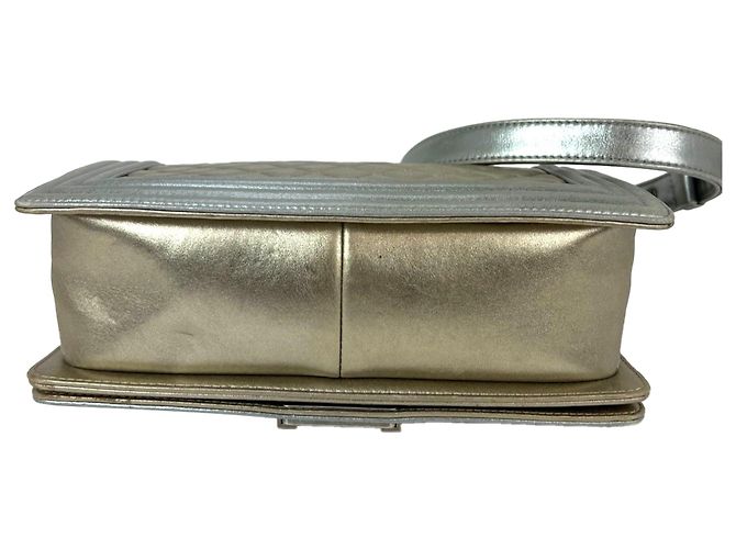 Borsa a tracolla Chanel Metallic Calfskin Quilted Medium Boy Flap Khaki Silver Argento Metallico - vista 4
