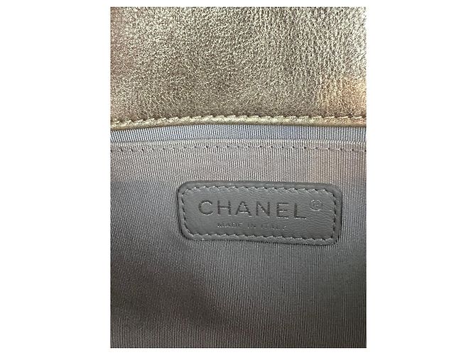Borsa a tracolla Chanel Metallic Calfskin Quilted Medium Boy Flap Khaki Silver Argento Metallico - vista 5