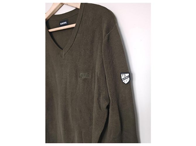 Autre Marque Kaporal V-Ausschnitt Pullover in Khaki-Grün Dunkelgrün - Ansicht 3
