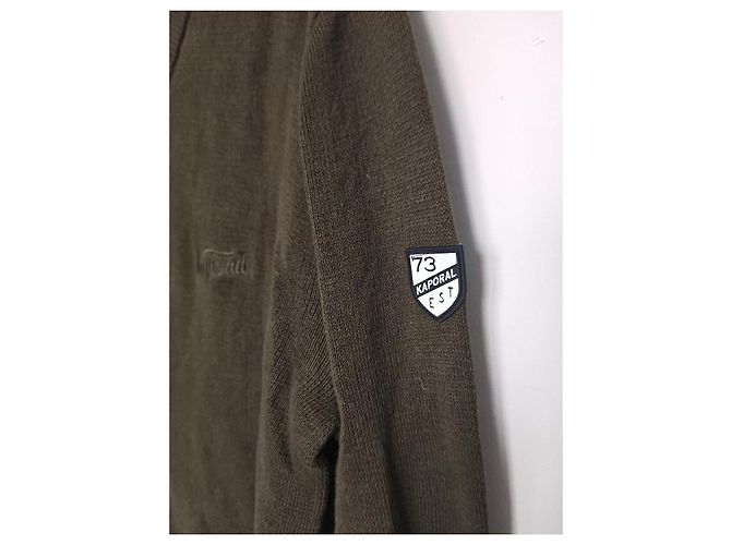 Autre Marque Kaporal V-Ausschnitt Pullover in Khaki-Grün Dunkelgrün - Ansicht 4