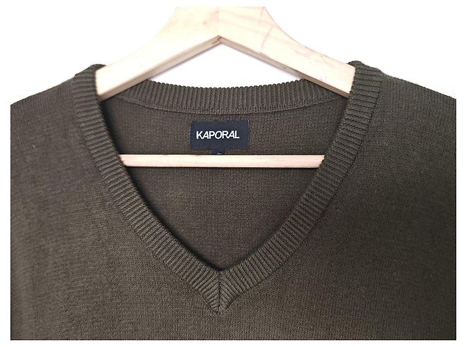 Autre Marque Kaporal V-Ausschnitt Pullover in Khaki-Grün Dunkelgrün - Ansicht 6