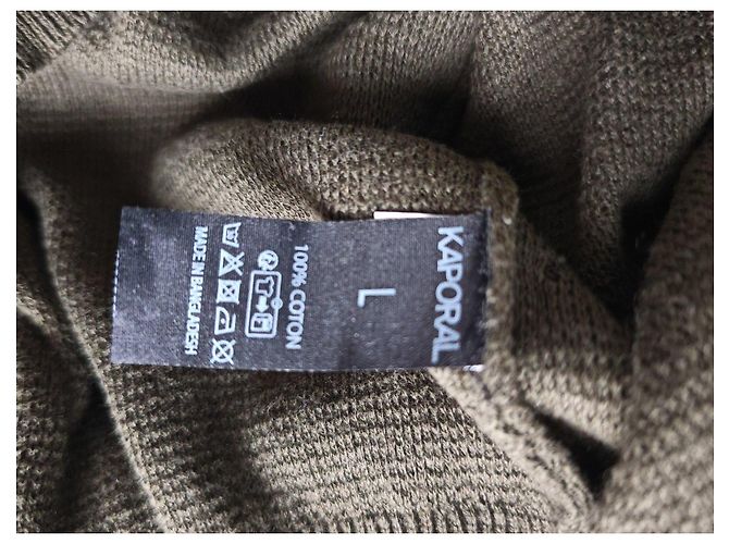 Autre Marque Kaporal V-Ausschnitt Pullover in Khaki-Grün Dunkelgrün - Ansicht 8