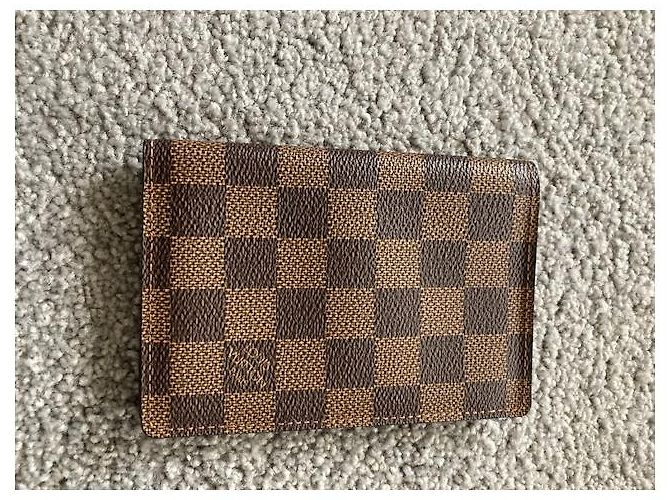 Louis Vuitton Monogram Essentiels Etui à Baguettes Marrone Monogramma - vista 12