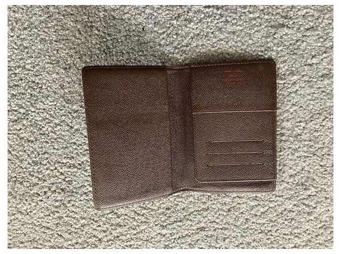 Louis Vuitton Monogram Essentiels Etui à Baguettes Marrone Monogramma - vista 13