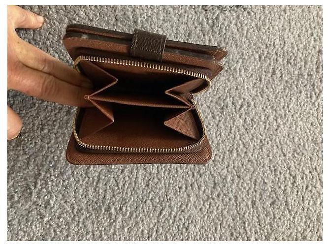 Louis Vuitton Monogram Essentiels Etui à Baguettes Marrone Monogramma - vista 8