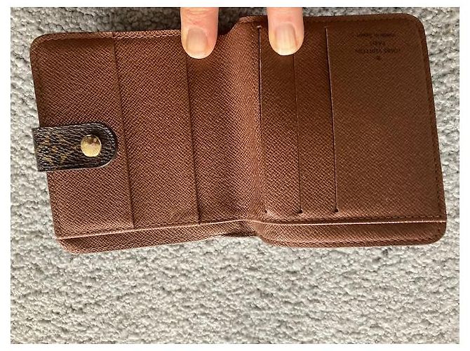 Louis Vuitton Monogram Essentiels Etui à Baguettes Marrone Monogramma - vista 9