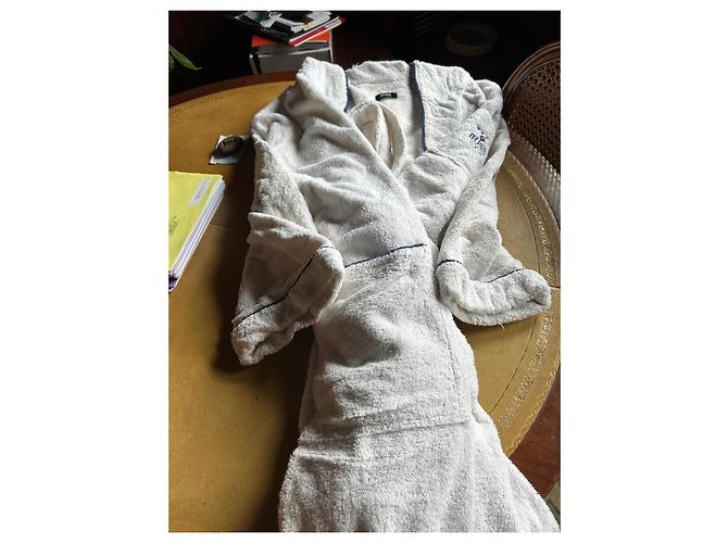 Hugo Boss White Cotton Hooded Bathrobe with Navy Trim Navy blue - view 11