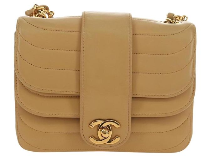 CHANEL Bolsa de Ombro com Corrente em Pele de Cordeiro Bege Ouro CC Auth 182904SAV Dourado - vista 13