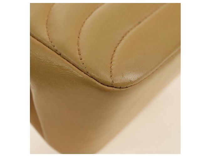 CHANEL Bolsa de Ombro com Corrente em Pele de Cordeiro Bege Ouro CC Auth 182904SAV Dourado - vista 15