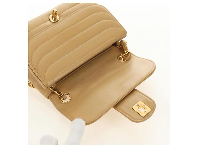 CHANEL Bolsa de Ombro com Corrente em Pele de Cordeiro Bege Ouro CC Auth 182904SAV Dourado - vista 18
