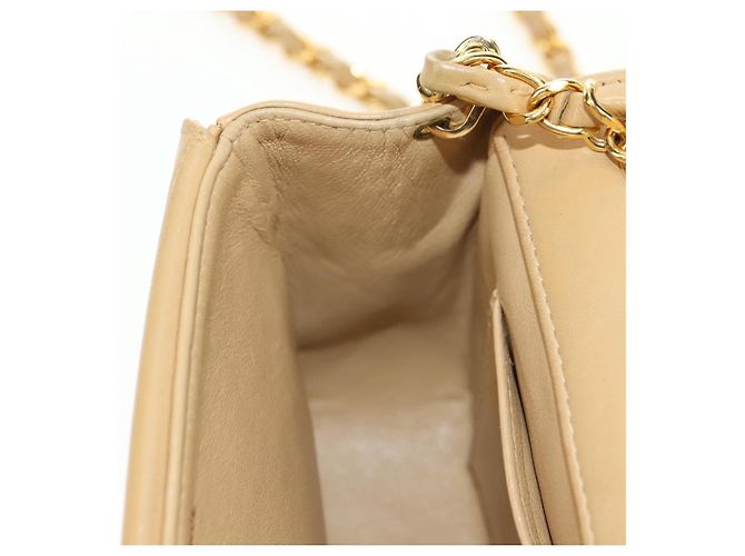 CHANEL Bolsa de Ombro com Corrente em Pele de Cordeiro Bege Ouro CC Auth 182904SAV Dourado - vista 22