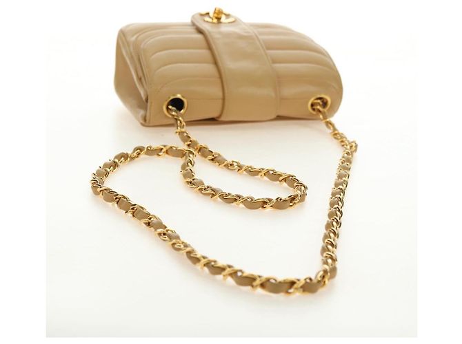 CHANEL Bolsa de Ombro com Corrente em Pele de Cordeiro Bege Ouro CC Auth 182904SAV Dourado - vista 7