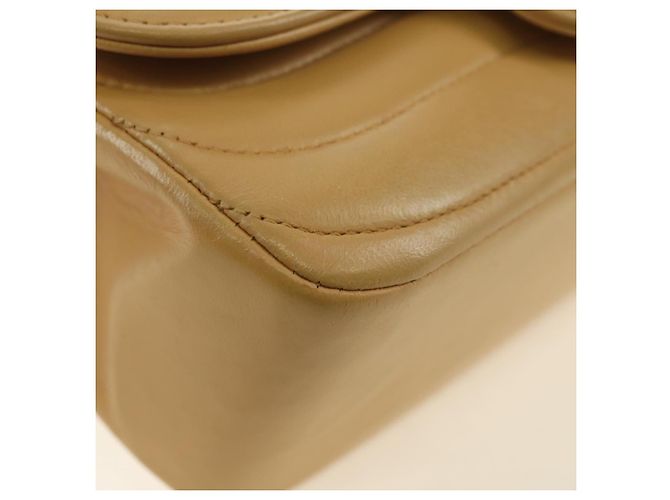 CHANEL Bolsa de Ombro com Corrente em Pele de Cordeiro Bege Ouro CC Auth 182904SAV Dourado - vista 9